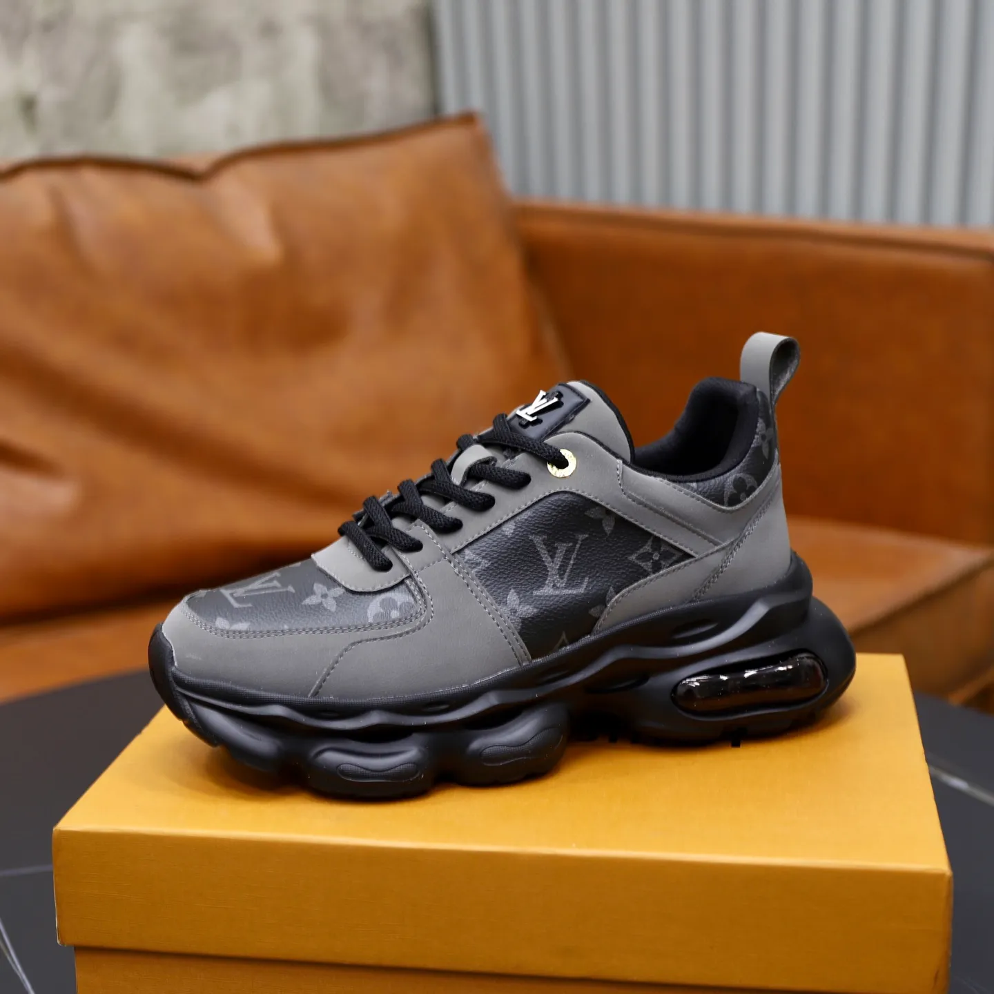 Ex-factory price: 462💰🙅‍♂️🙅‍♂️🙅‍♂️ Brand: Louis Vuitton Standard code: 38-44 (45 customized) Grade: Same as the official website Material: Original cowhide splicing fabric Comfortable and breathable lining Lightweight, soft and wear-resistant outsole Style category: Men's fashionable casual shoes Running sneakers Distinguished luxury brand elements Top luxury Color: actual picture color
